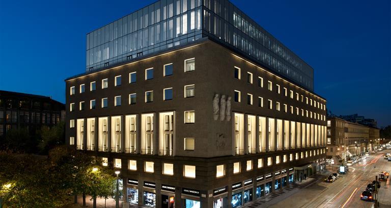 Armani Hotel Milano - Exterior by Night