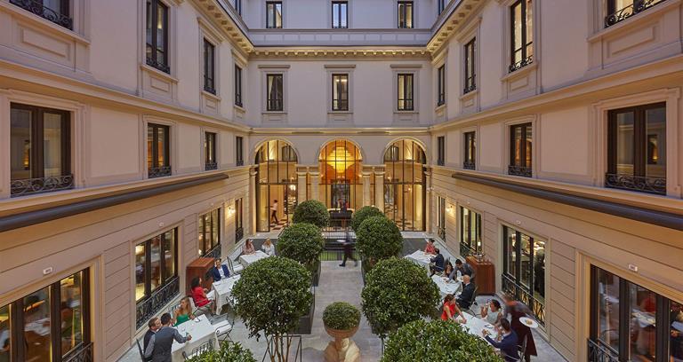Mandarin Oriental Hotel Milan - Dining Seta Courtyard