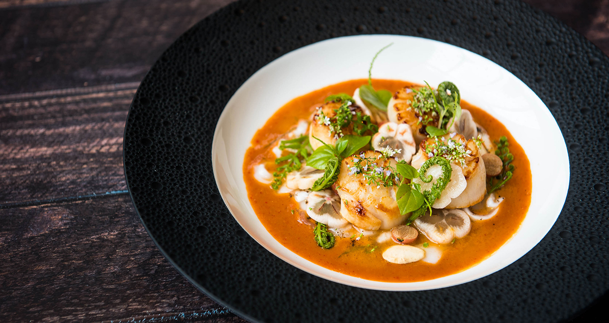 https://www.centurion-magazine.com/media/19492/bangkok-restaurant-paste-seared-scallops-tossed-in-salad-fresh-mangosteen-peromia-lemongrass-young-coconut-topped-with-thai-wild-almonds-small.jpg