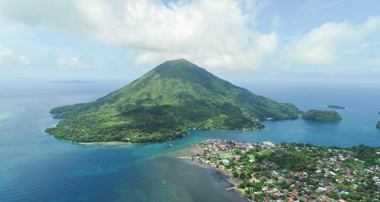 Banda Api volcano