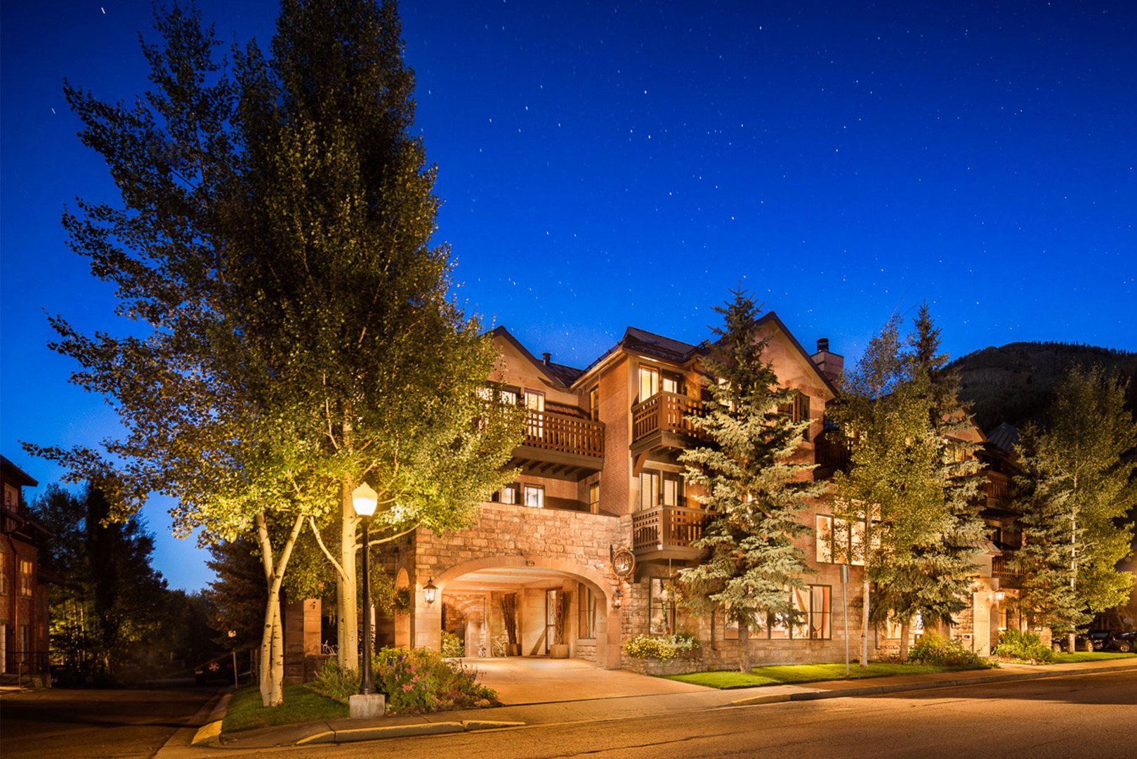 Hotel Telluride Colorado Centurion Magazine   Mountains Hotel Telluride Exterior Night 